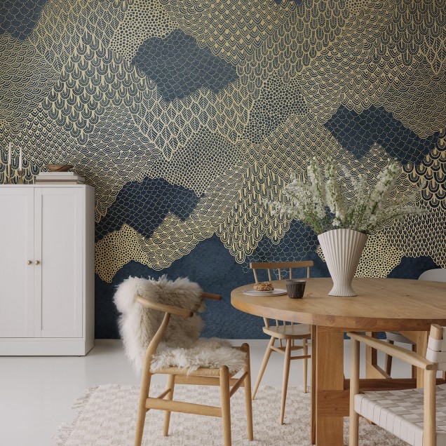 Tapet Golden Mountains, Dark Blue cu model minimalist cu munți aurii pe un fundal albastru închis