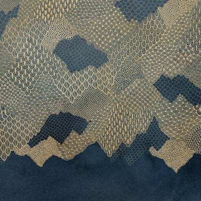 Tapet Golden Mountains, Dark Blue cu model minimalist cu munți aurii pe un fundal albastru închis