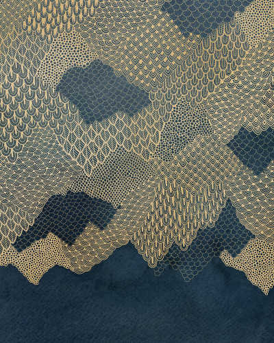 Tapet Golden Mountains, Dark Blue cu model minimalist cu munți aurii pe un fundal albastru închis