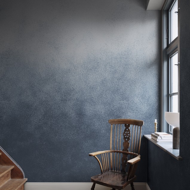 Tapet Ash Gradient, Blue cu aspect de beton, decorat cu o canapea, o masuta si flori roz
