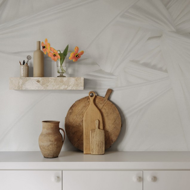 Tapet Silk Shadows White, cu un design texturat subtil, în nuanțe de alb.