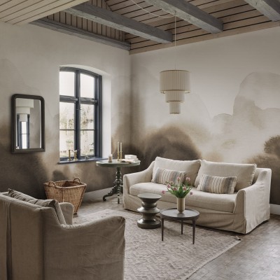 Tapet cu design abstract în nuanțe de maro într-un living modern