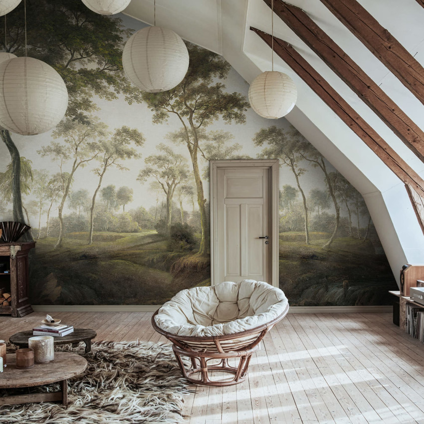 Living elegant cu fototapet cu peisaj de pădure în nuanțe de burgund și bej