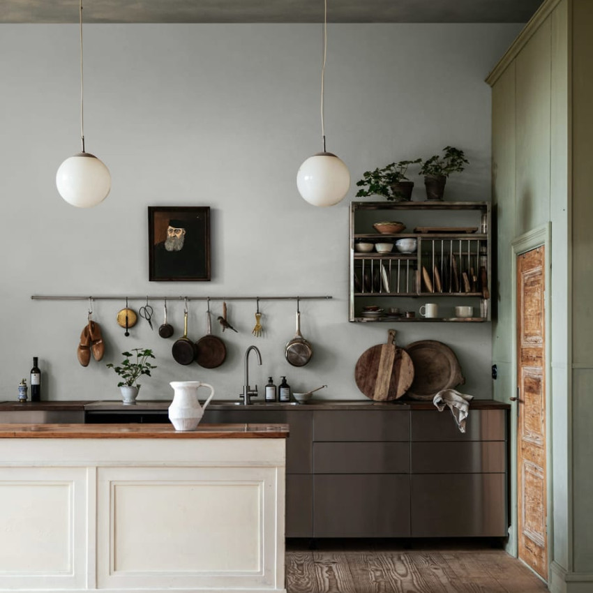 Tapet Vintage Clouds Beige cu design de nori, perfect pentru a crea o atmosferă relaxantă și romantică.