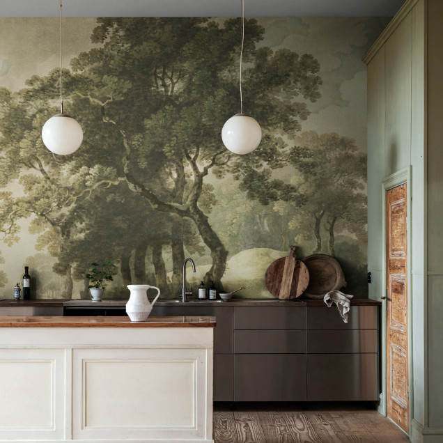 Tapet cu design clasic The Vintage Grove, Green cu copaci si cer senin, perfect pentru un look relaxant si elegant