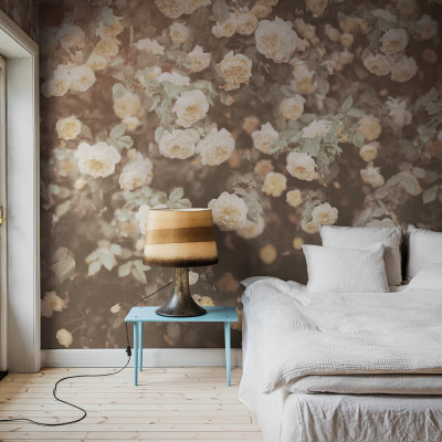 Tapet cu trandafiri albi vintage, Regal Rose, pentru un decor romantic și elegant