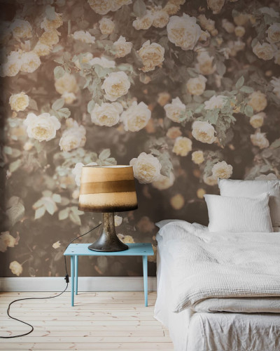 Tapet cu trandafiri albi vintage, Regal Rose, pentru un decor romantic și elegant