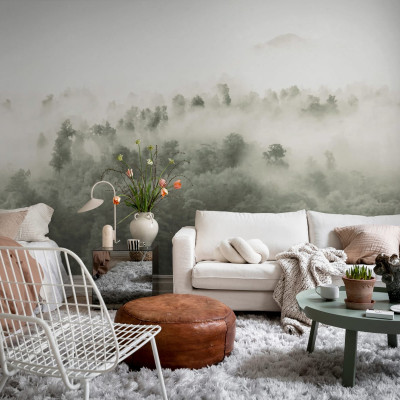 Tapet cu design Misty Woodland, Light Green, care infatiseaza un peisaj de padure cu ceata.
