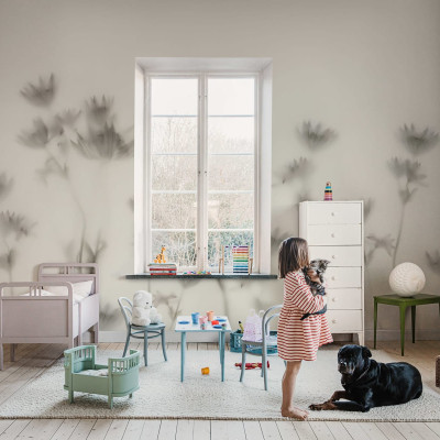Tapet Astrantia Black & White cu design minimalist, perfect pentru dormitor, living sau birou.