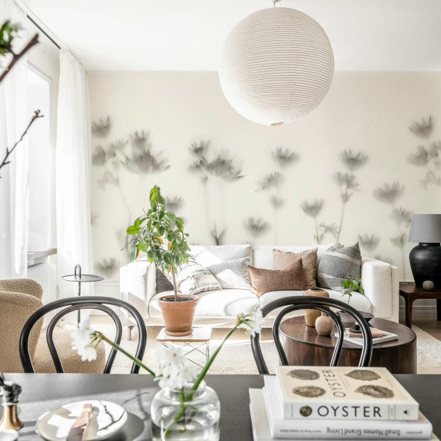 Tapet Astrantia Black & White cu design minimalist, perfect pentru dormitor, living sau birou.