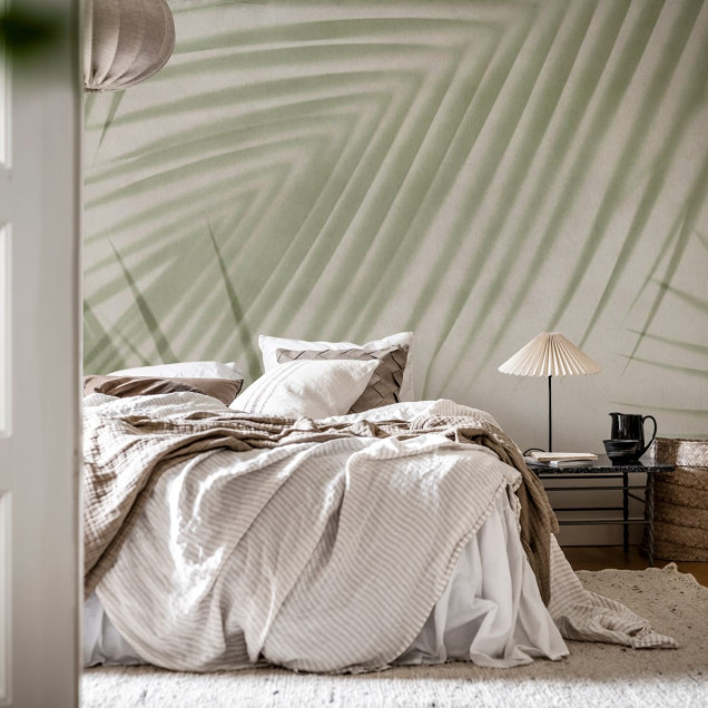 Fototapet cu design frunze de palmier într-un living elegant
