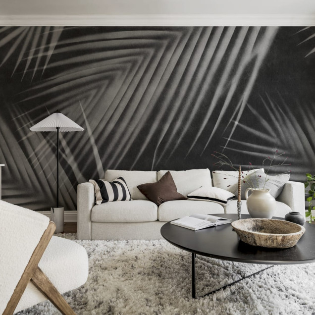 Palm Gaze, Black & White - Fototapet cu design minimalist și elegant, perfect pentru a adăuga o notă tropicală în casa ta.