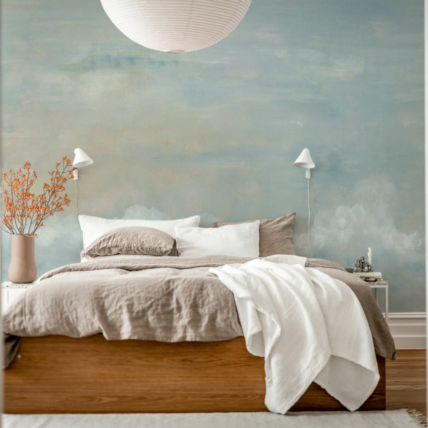 Tapet Heavenly Clouds, Dusty Pink - un tapet minimalist cu nori pufoși într-o nuanță delicată de roz prafuit, perfect pentru o atmosferă modernă și sofisticată.