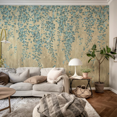 Tapet floral modern cu flori albastre pe un fundal crem cu textura lemnului.