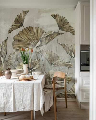 Tapet cu motive florale vintage, petale delicate în culori neutre, perfect pentru a crea o atmosferă modernă și rafinată.