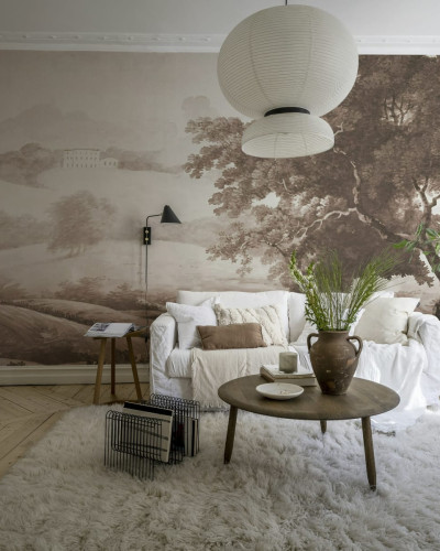Imagine cu tapet vintage cu un arbore magnific in nuante de rugina, in interiorul unui living.