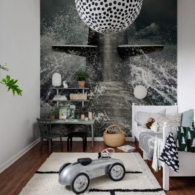 Tapet cu un design modern, ce prezinta o submarin ce iese din apa. Tapetul este perfect pentru un dormitor, camera de joaca, o sala de mese sau o camera de studiu.