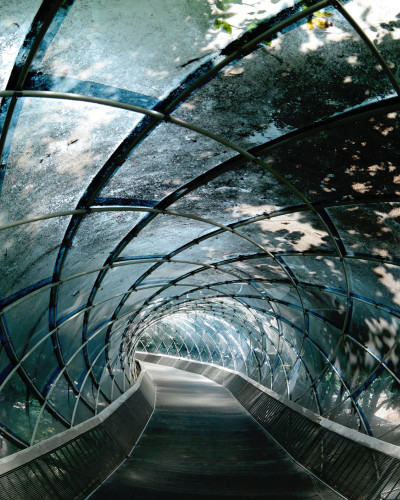 Tapet Tunnel of Glass - Design abstract cu tunel din sticlă.