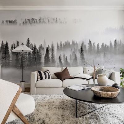 Tapet Calm Forest, design minimalist cu o pădure liniștită învăluită în ceață
