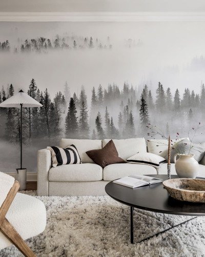 Tapet Calm Forest, design minimalist cu o pădure liniștită învăluită în ceață