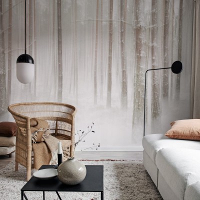Tapet Winter Forest cu un design minimalist care ilustrează o pădure acoperită de zăpadă.