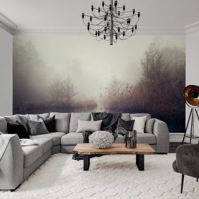 Tapet cu design natural captivant, ce prezintă un lac lin și copaci în ceață. Ideal pentru a adăuga o notă de inspirație și stil casei dumneavoastră.