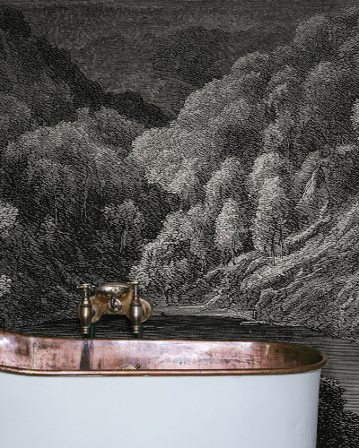 Tapet cu un design vintage, care prezintă un lac misterios înconjurat de munți.