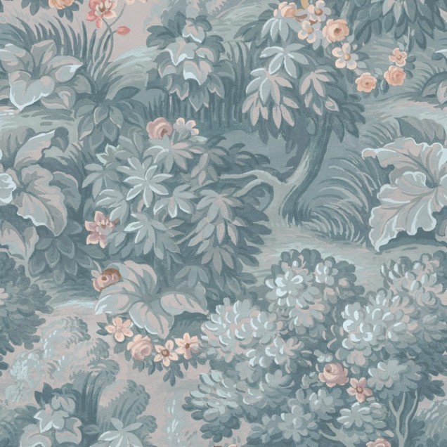 Tapet floral albastru deschis The Path, Lightblue, cu un design elegant și delicat, care aduce o notă de naturalețe în orice cameră.