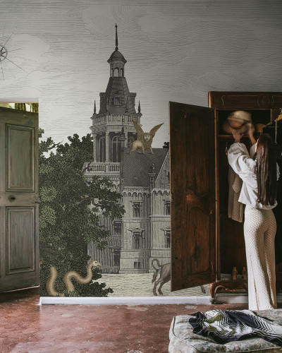 Tapet cu design vintage, ilustrând un castel din povești, cu un fundal de cer cu nori.