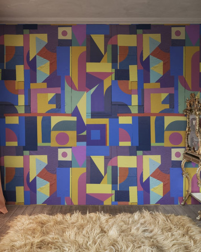 Tapet cu un design grafic vibrant, format din forme geometrice colorate