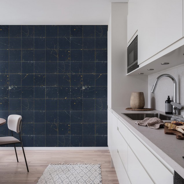 Tapet Kintsugi, albastru inchis, cu linii aurii