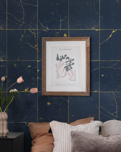Tapet Kintsugi, albastru inchis, cu linii aurii
