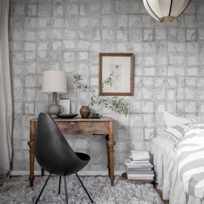 Tapet de perete cu model geometric minimalist, cu textura betonului natural.
