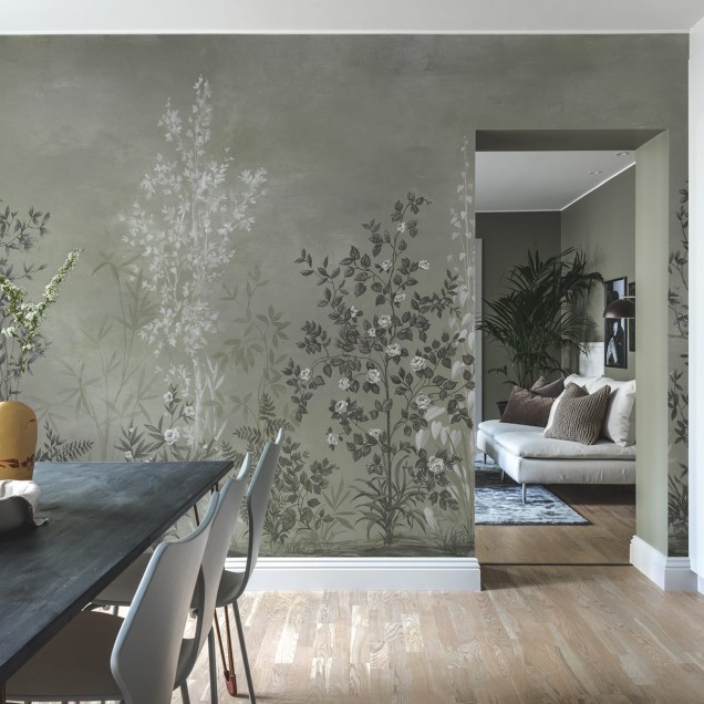 Tapet floral Chinoiserie cu design elegant, in nuante de verde moale.