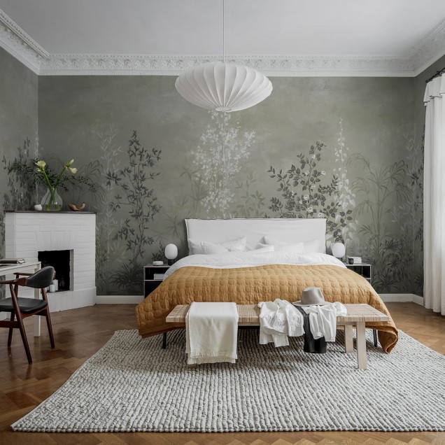 Tapet floral Chinoiserie cu design elegant, in nuante de verde moale.