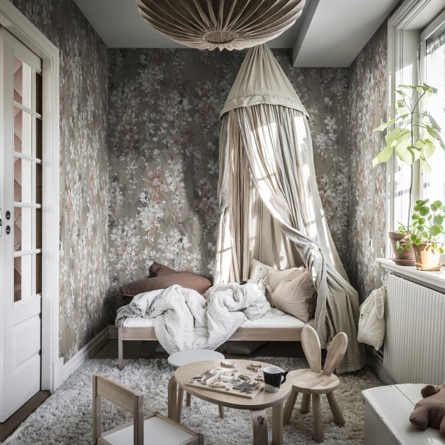 Tapet cu flori Wisteria, Wisteria Linen, în decor modern