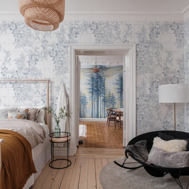 Tapet floral Rose Tiles, Blue cu design elegant si nuanta de albastru delicata, inspirat de  tilele traditionale portugheze  azulejos, perfect pentru living, dormitor, baie.