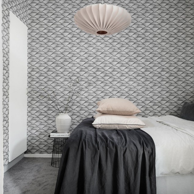 Un interior modern cu tapet Ripple Graphite
