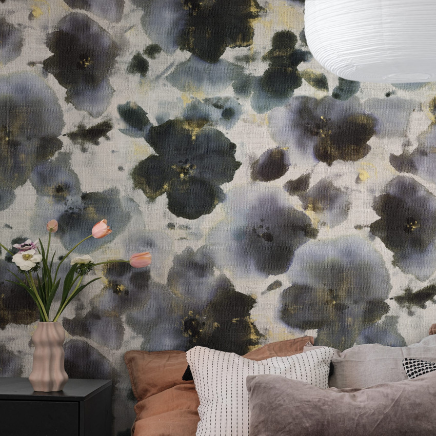 Tapet floral cu violete ruginite