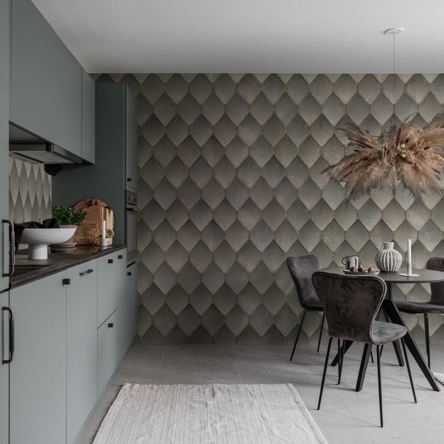 Tapet Osaka Tiles, Grey, cu design geometric cu faianta in forma de fagure si accente de aur
