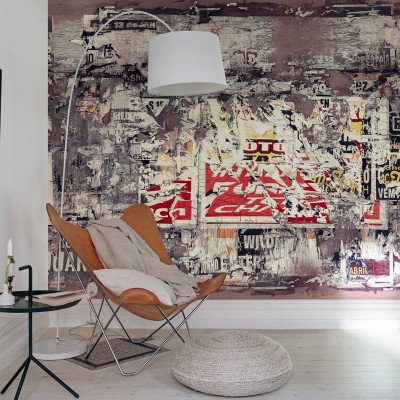 Tapet cu aspect de beton cu reclame decojite