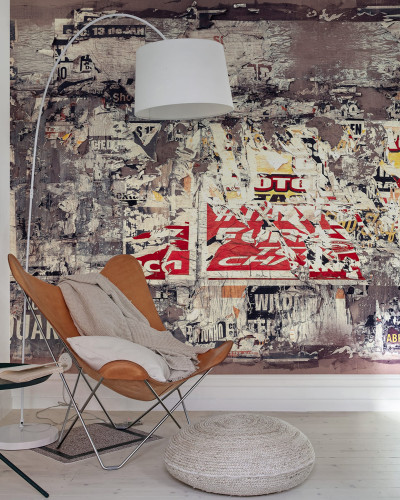 Tapet cu aspect de beton cu reclame decojite