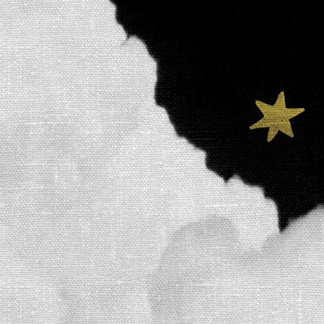 Tapet cu nori albi pufoși pe fundal negru cu stele aurii strălucitoare