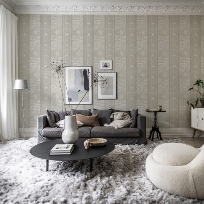 Imagine cu un tapet cu design geometric minimalist in nuante de gri, perfect pentru living, dormitor sau birou.