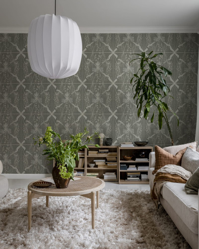 Tapet Seaweed & Stars Green într-un living cu mobilier modern