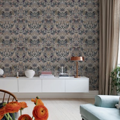 Tapet The Swedish Forest, Mini Blue, cu design floral, cu nuanțe de albastru și gri, cu păsări și flori