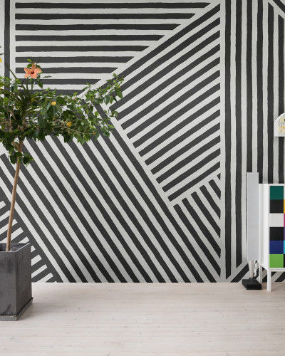 Tapet modern cu dungi diagonale alb-negru