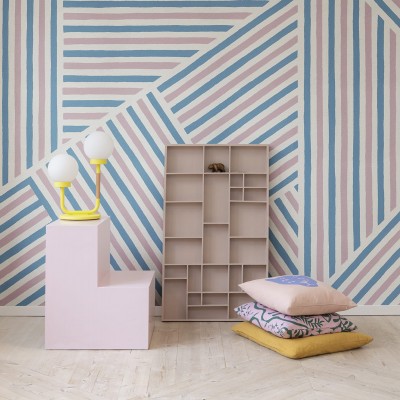 Tapet cu dungi albastre și roz, design modern