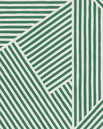 Tapet cu dungi diagonale groase, în verde vibrant, aplicat pe un perete din dormitor.