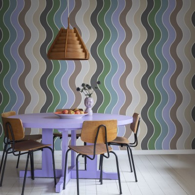 Tapet cu design abstract Seventies Waves, Rainbow, cu unde groase si curbate, in culori pastelate.